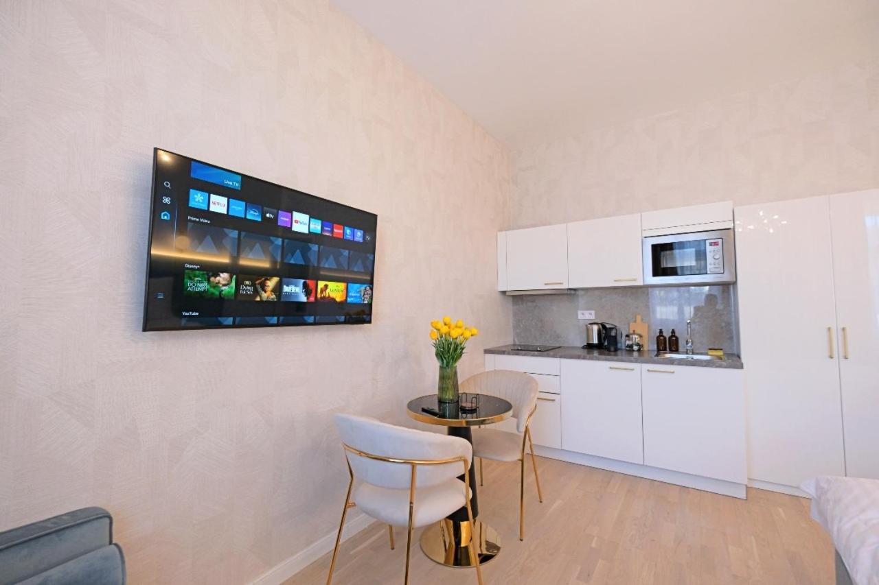 Luxemi I Wenceslas Square Apartment Prag